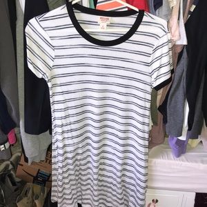 black/ white dress- great for the summer!